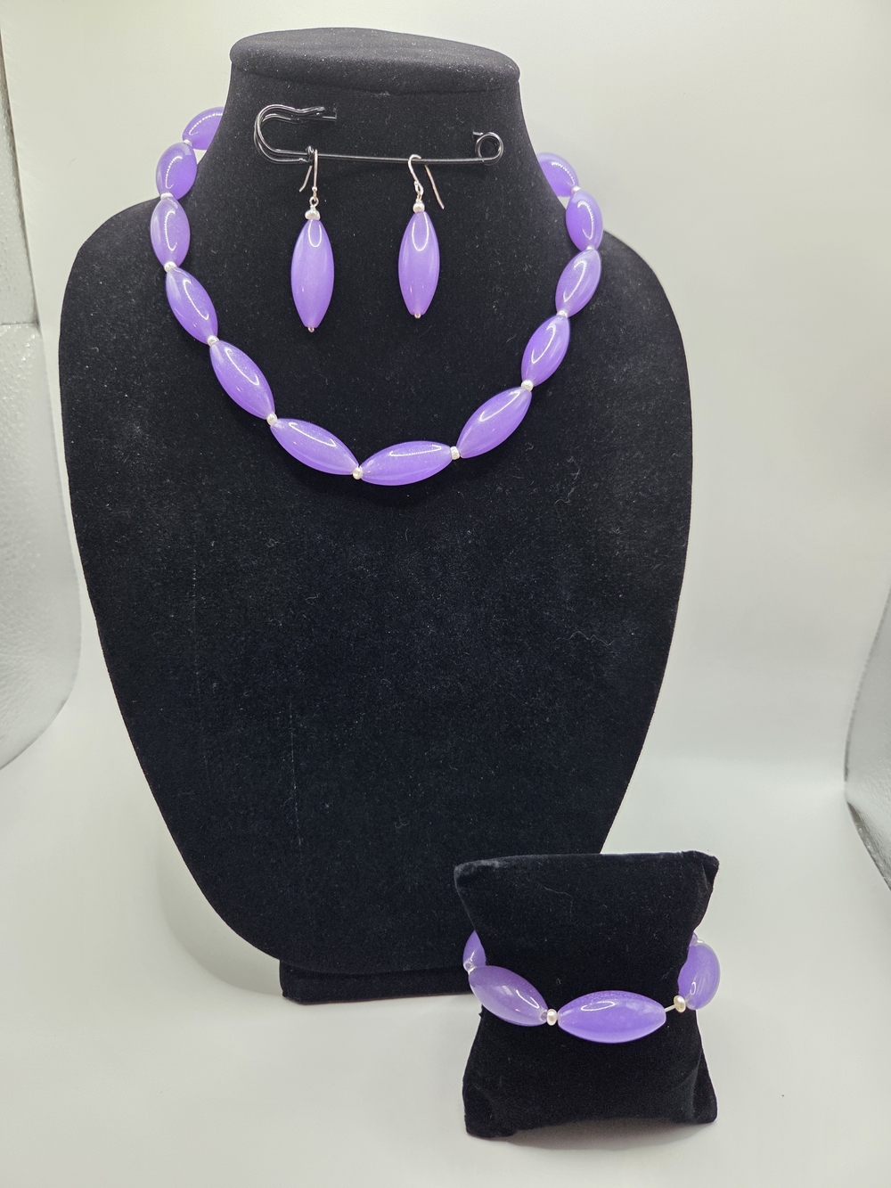 1491. GSJ Silver Lavender Jade Bead Necklace, Bracelet and Earring Set